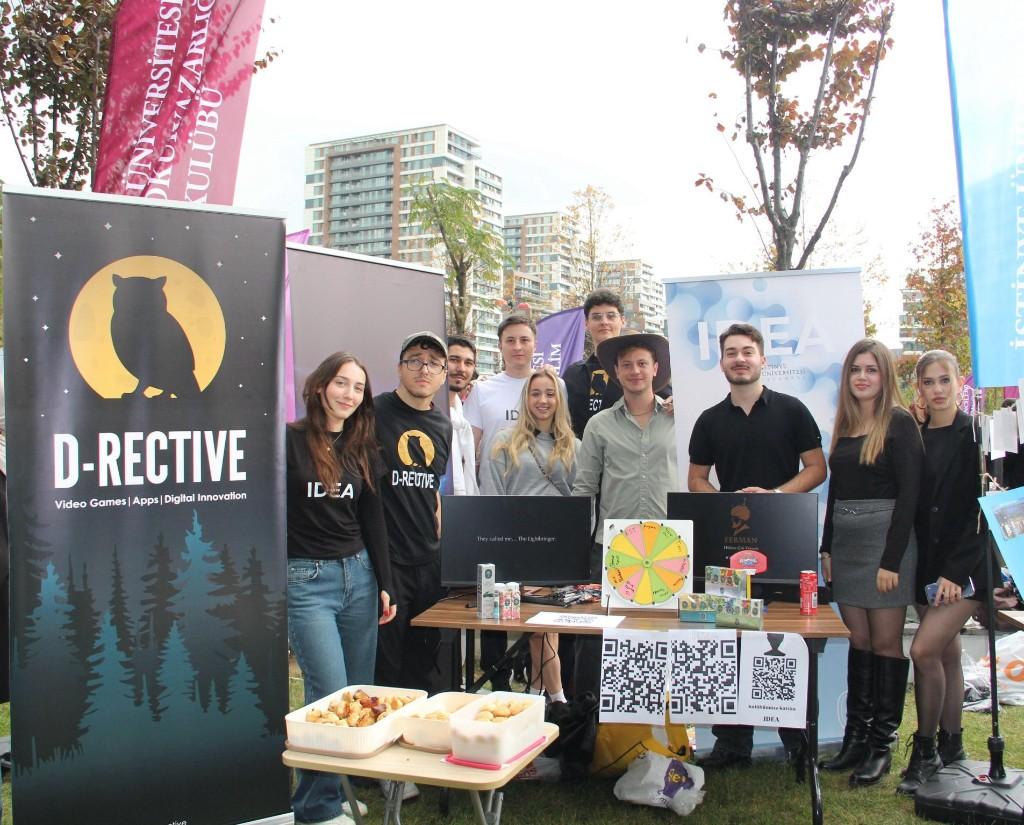 Drective ekibi IDEA Club standında
